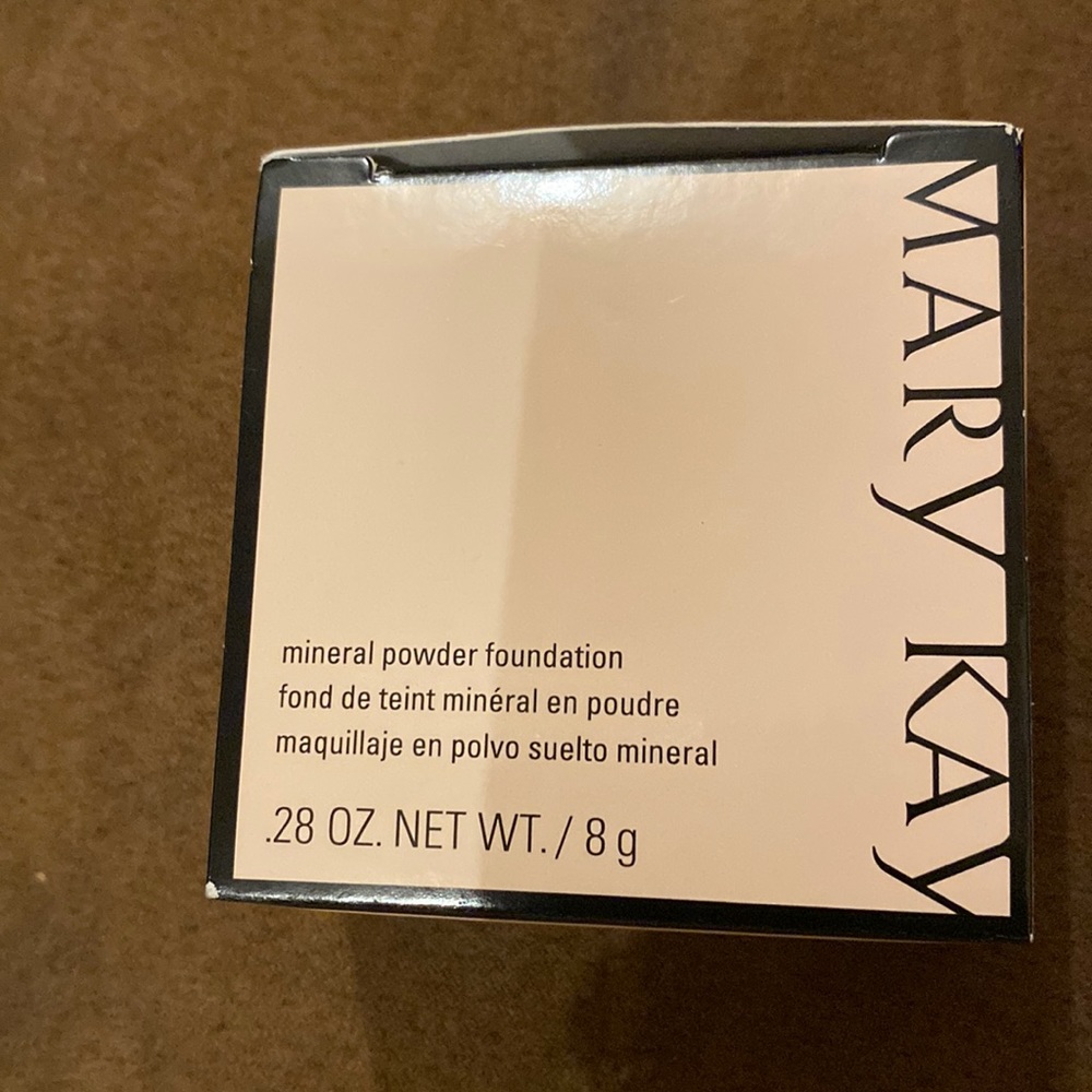 Mary Kay Mineral Powder Foundation (Beige2)